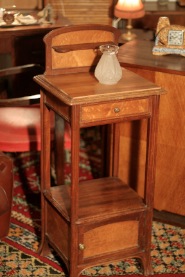 mobilier brocante chevet en acajou et erable mouchete d'epoque art nouveau style Majorelle ecole de nancy
